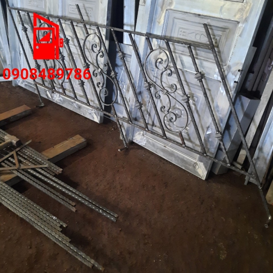 LAN CAN BAN CÔNG SẮT MỸ THUẬT